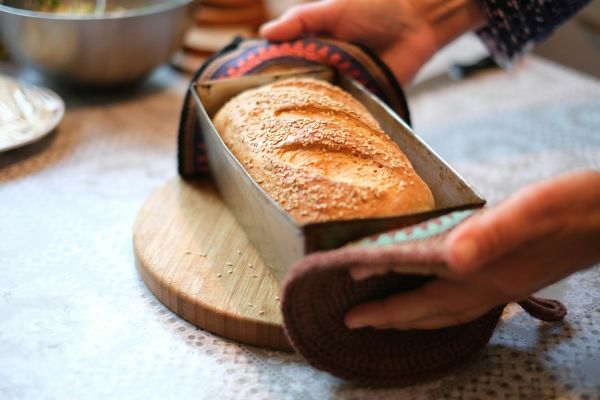 Moule de pain de mie : pourquoi choisir un modèle en alliage anti-adhésif ?
