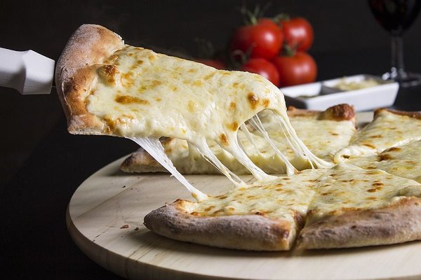 Quels sont les meilleurs fromages à utiliser pour une bonne pizza ?